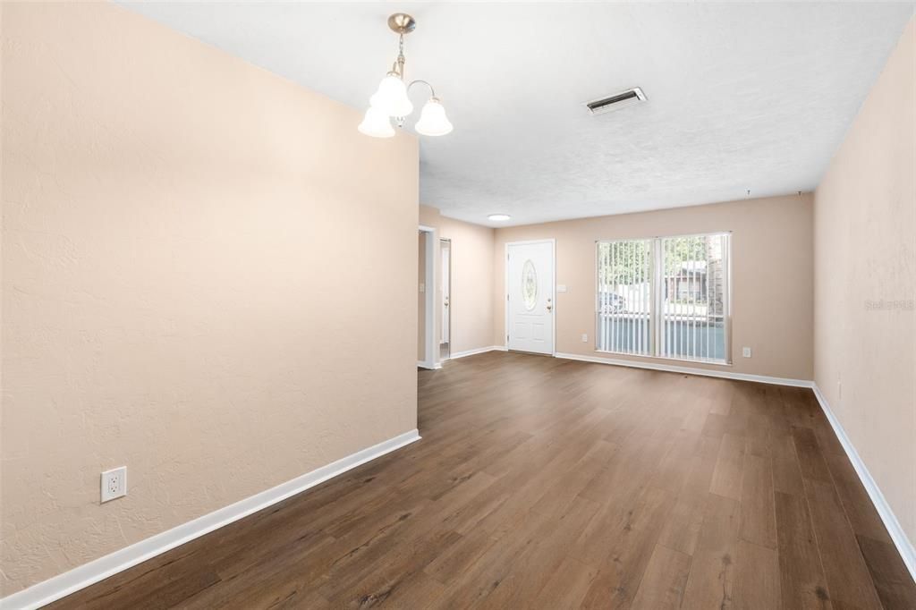 For Sale: $284,900 (3 beds, 2 baths, 1310 Square Feet)