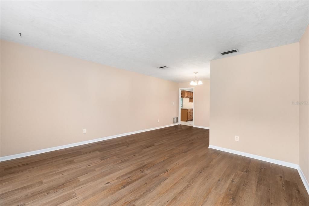 For Sale: $284,900 (3 beds, 2 baths, 1310 Square Feet)