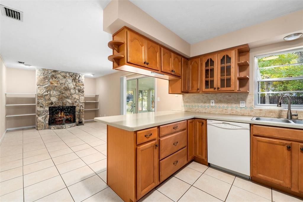 For Sale: $284,900 (3 beds, 2 baths, 1310 Square Feet)