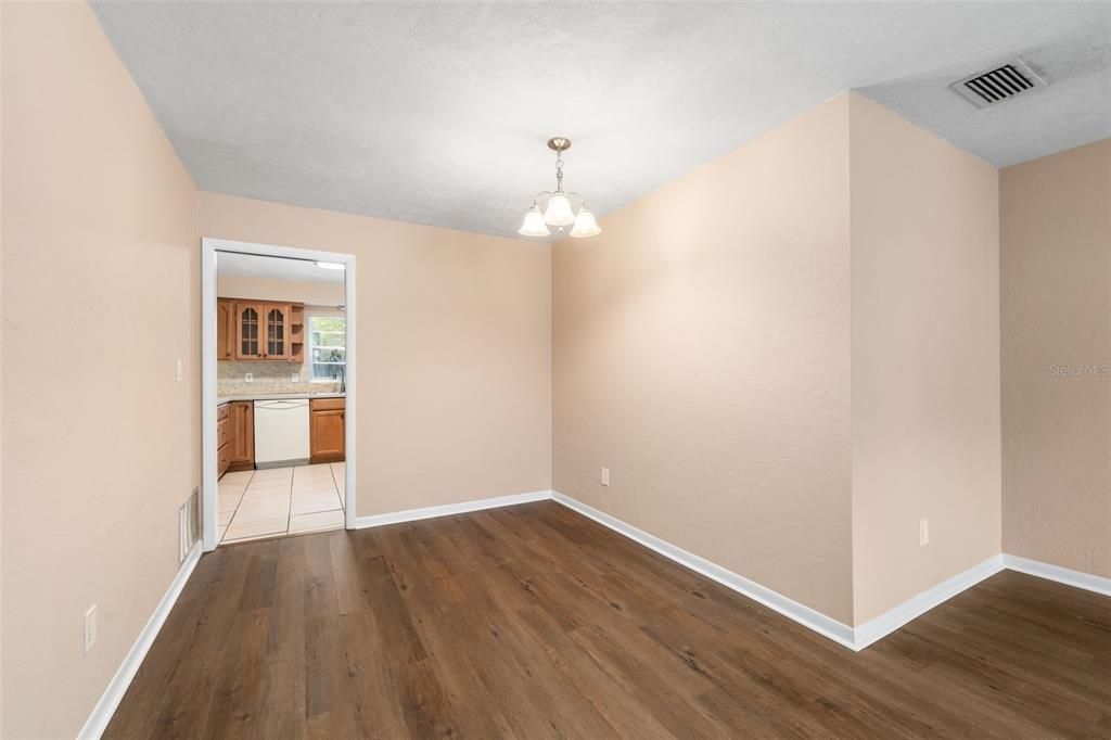 For Sale: $284,900 (3 beds, 2 baths, 1310 Square Feet)