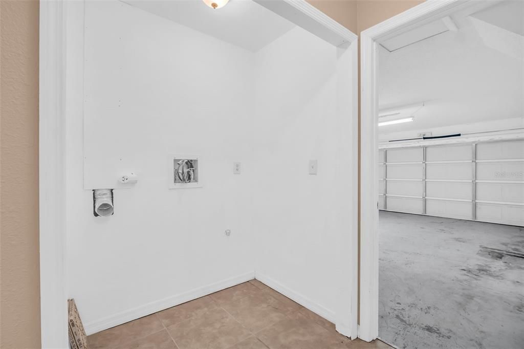 合同活跃: $465,000 (4 贝兹, 2 浴室, 2115 平方英尺)