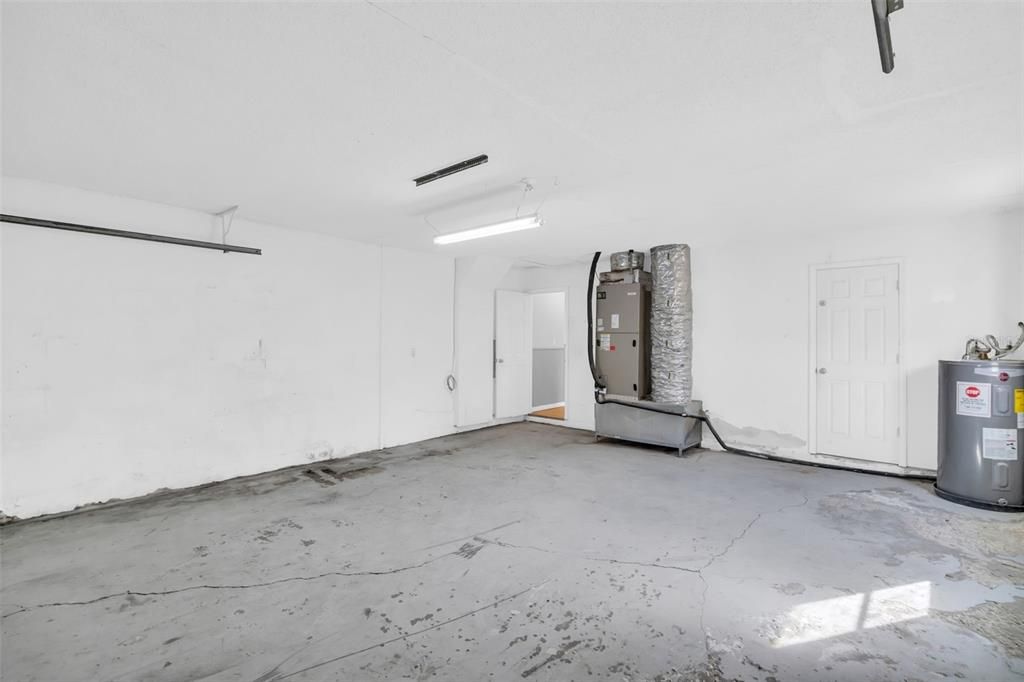 合同活跃: $465,000 (4 贝兹, 2 浴室, 2115 平方英尺)