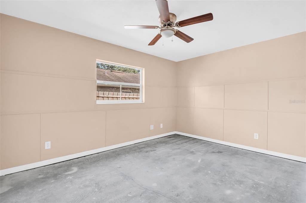 合同活跃: $465,000 (4 贝兹, 2 浴室, 2115 平方英尺)