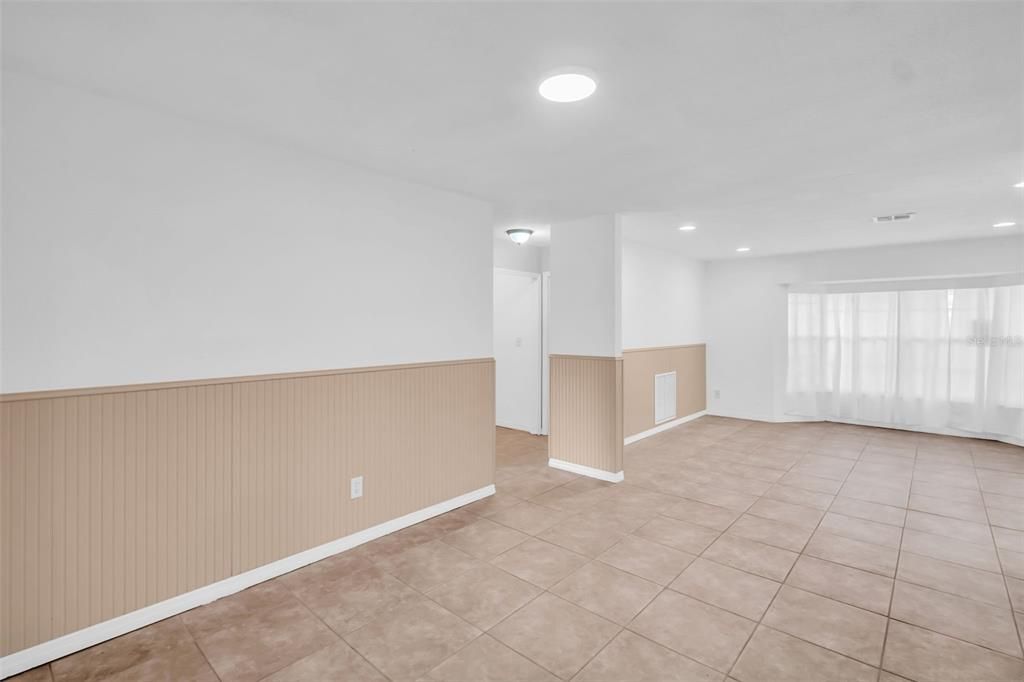 合同活跃: $465,000 (4 贝兹, 2 浴室, 2115 平方英尺)