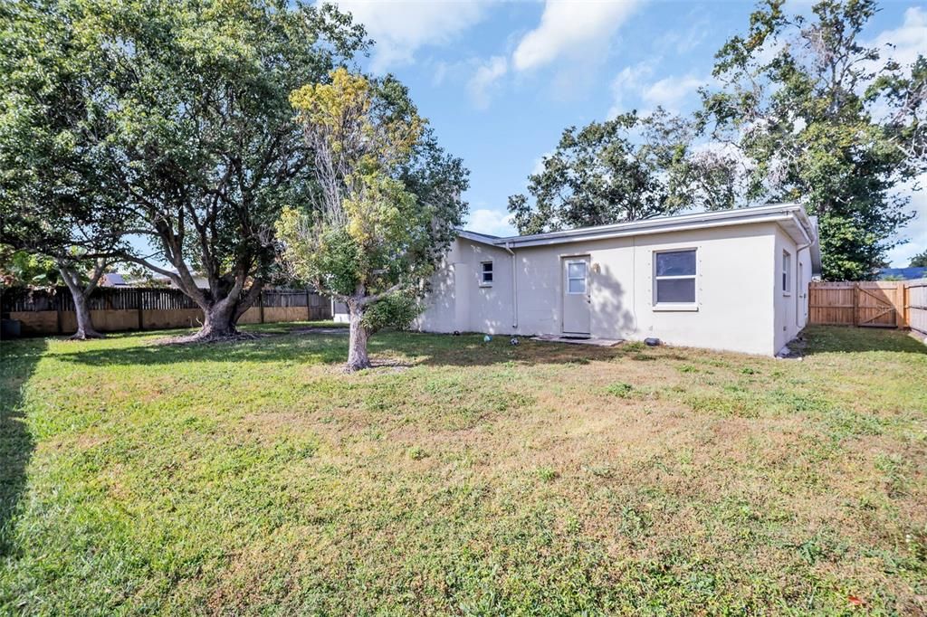 合同活跃: $465,000 (4 贝兹, 2 浴室, 2115 平方英尺)