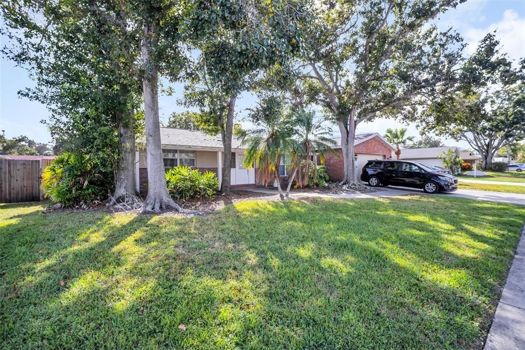 合同活跃: $465,000 (4 贝兹, 2 浴室, 2115 平方英尺)