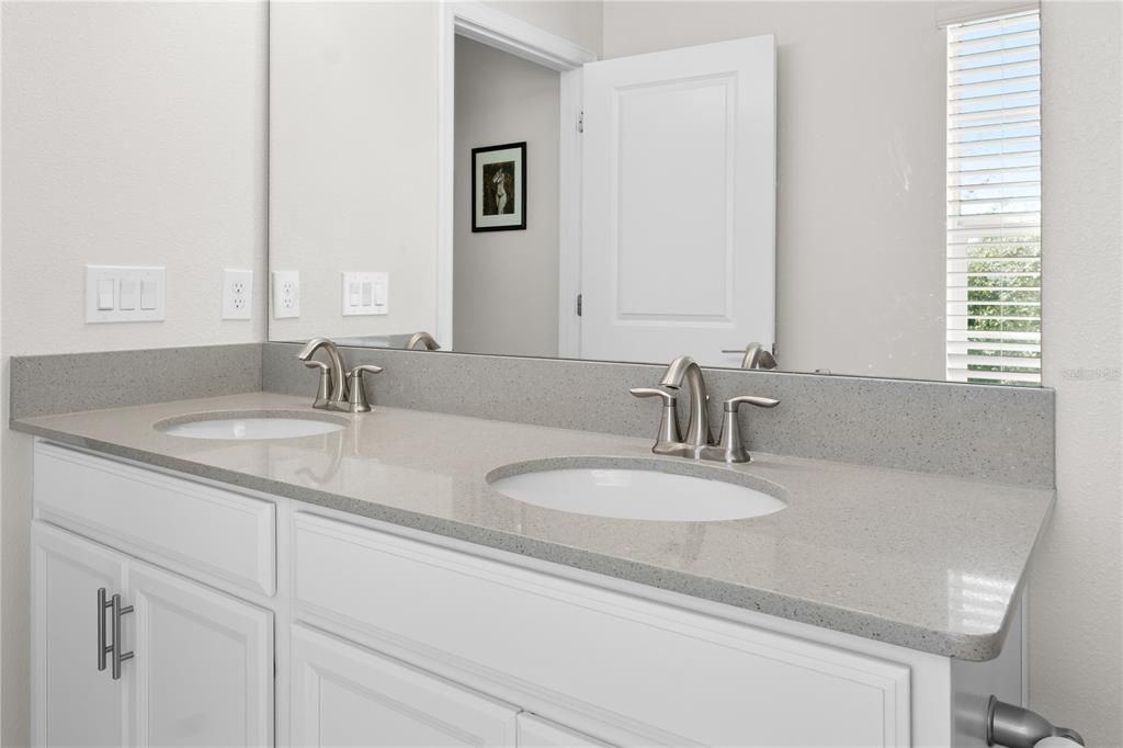 For Sale: $450,000 (3 beds, 2 baths, 1717 Square Feet)