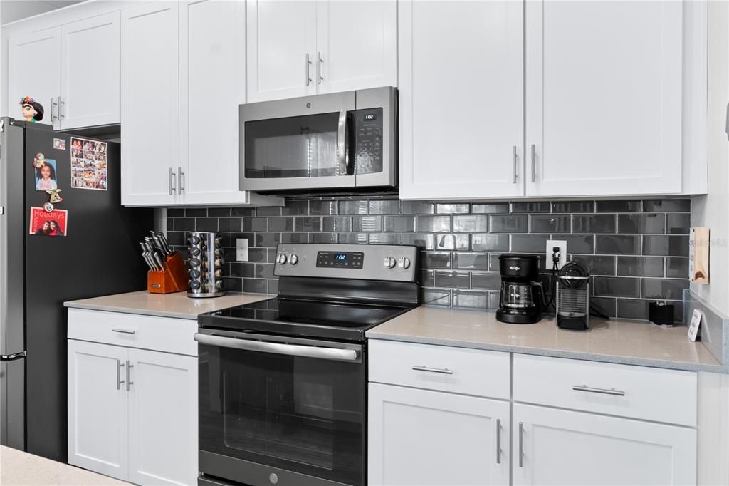 For Sale: $450,000 (3 beds, 2 baths, 1717 Square Feet)