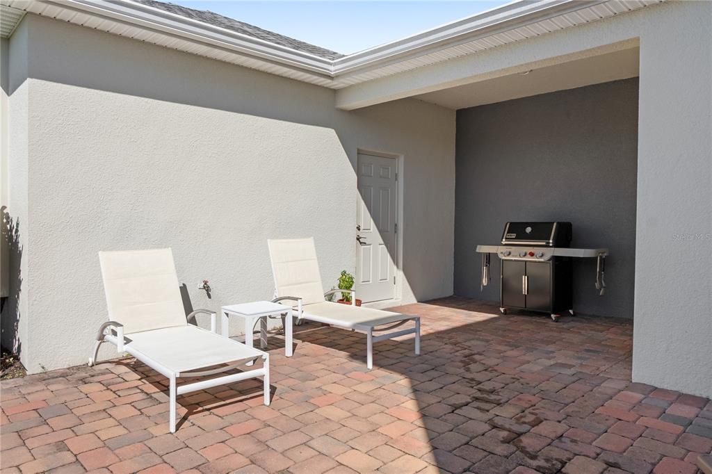 For Sale: $450,000 (3 beds, 2 baths, 1717 Square Feet)