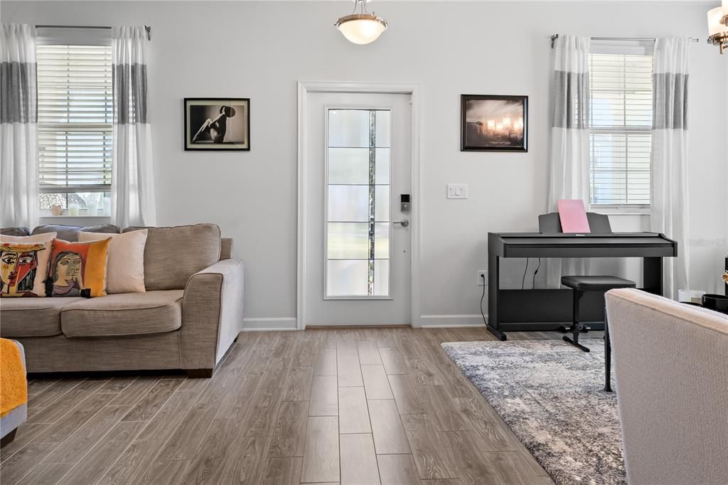 For Sale: $450,000 (3 beds, 2 baths, 1717 Square Feet)