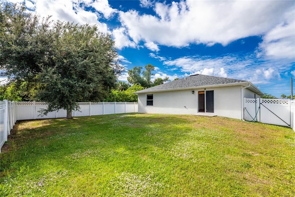 Active With Contract: $259,000 (4 beds, 2 baths, 1908 Square Feet)