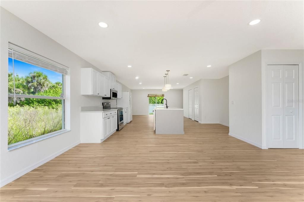 Active With Contract: $259,000 (4 beds, 2 baths, 1908 Square Feet)