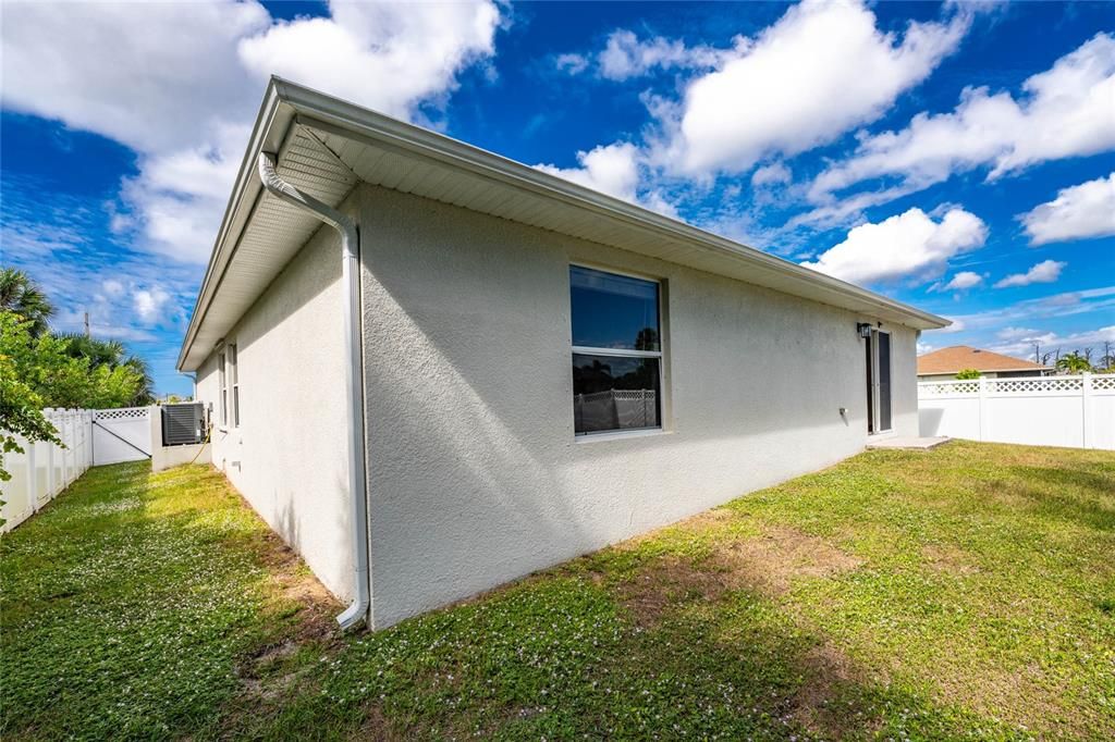 Active With Contract: $259,000 (4 beds, 2 baths, 1908 Square Feet)
