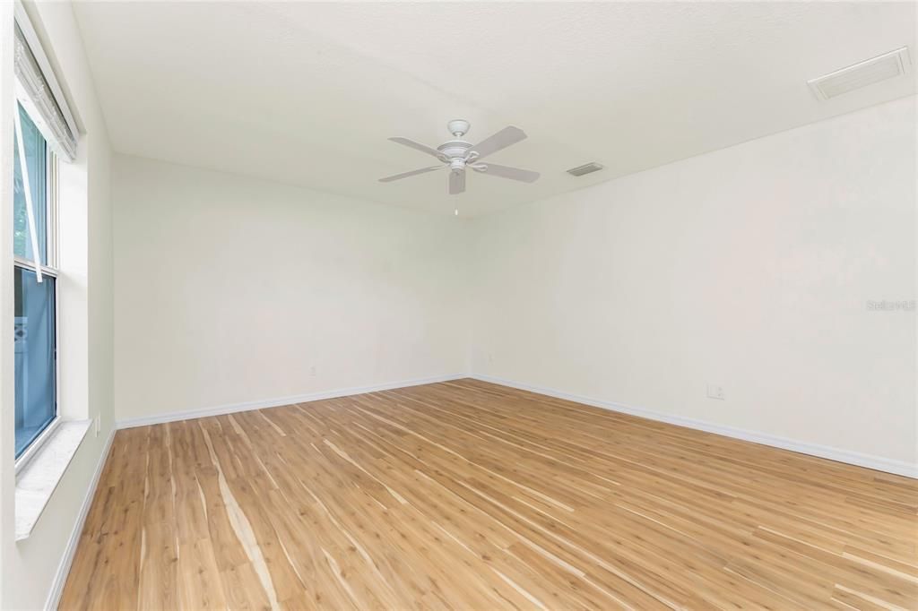 Active With Contract: $259,000 (4 beds, 2 baths, 1908 Square Feet)