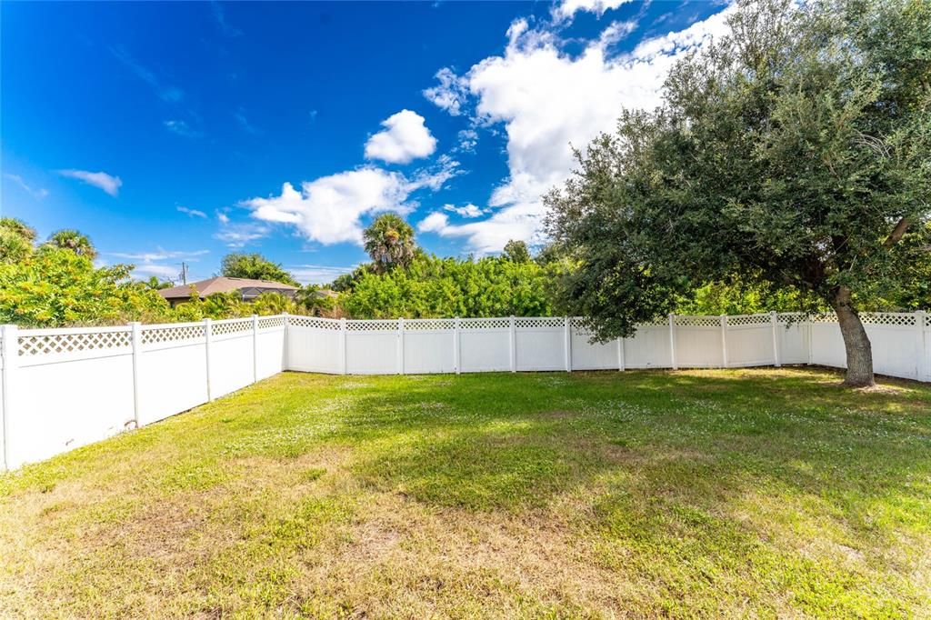 Active With Contract: $259,000 (4 beds, 2 baths, 1908 Square Feet)