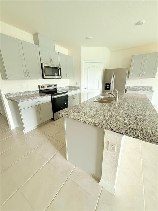 For Rent: $2,600 (4 beds, 2 baths, 1830 Square Feet)