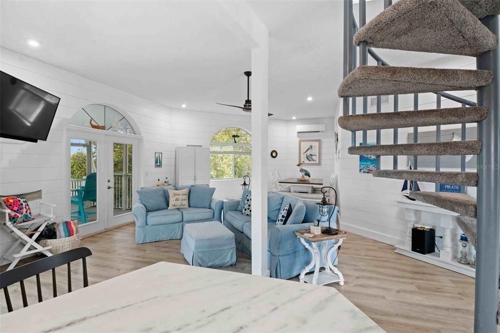 For Sale: $535,000 (2 beds, 2 baths, 1392 Square Feet)