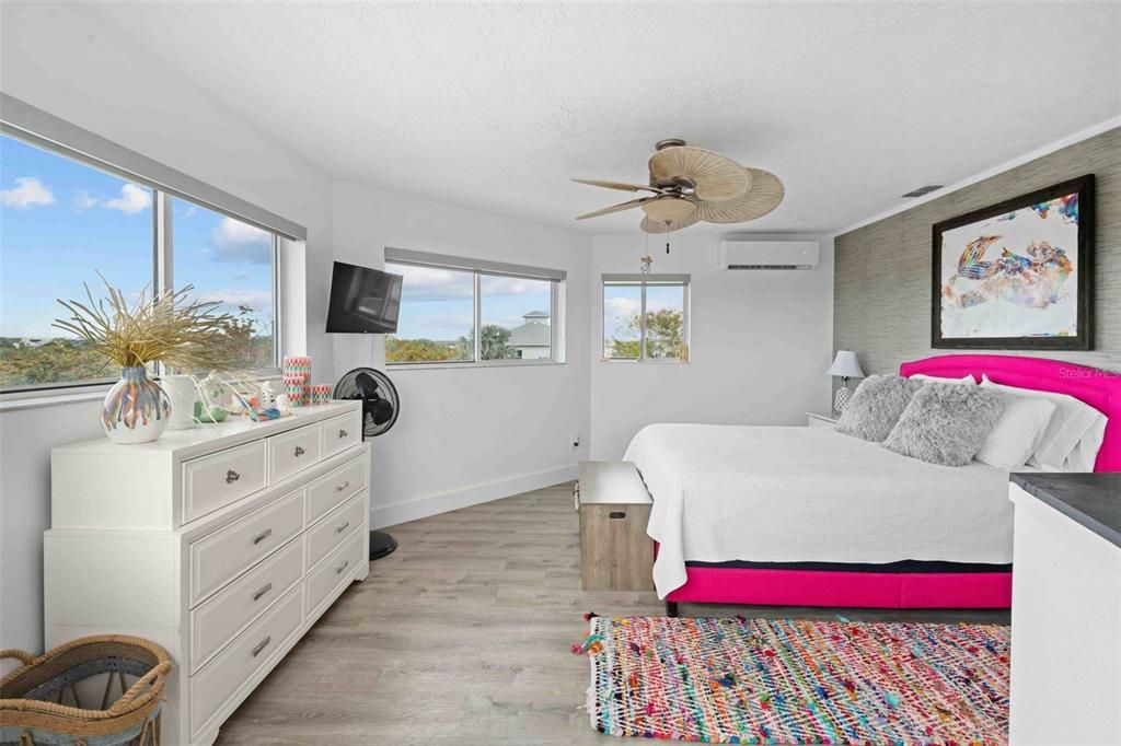 For Sale: $535,000 (2 beds, 2 baths, 1392 Square Feet)