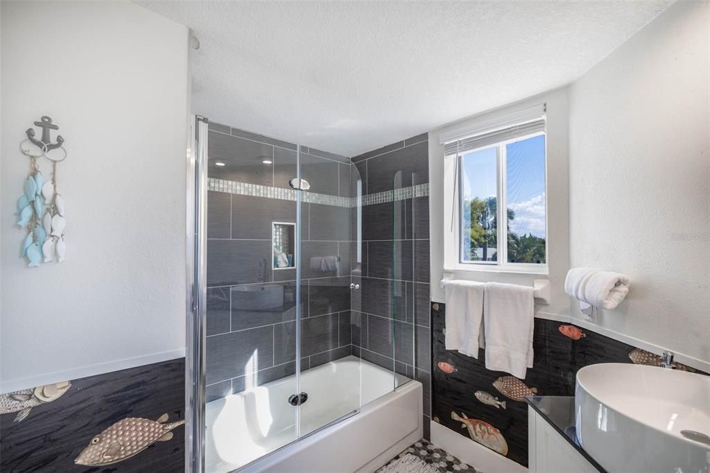 For Sale: $535,000 (2 beds, 2 baths, 1392 Square Feet)