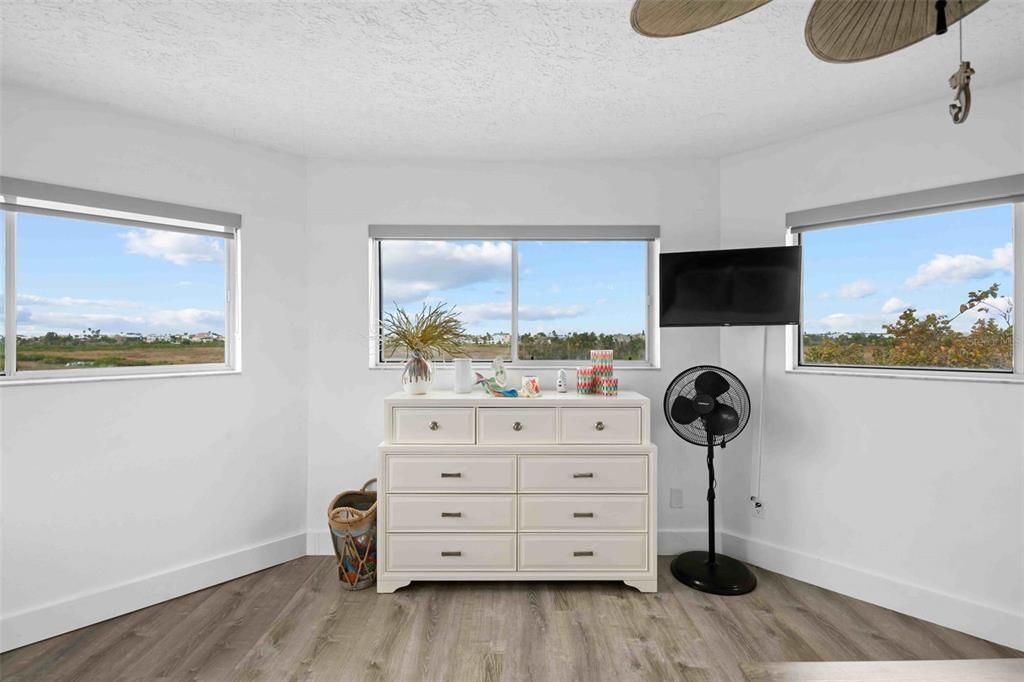 For Sale: $535,000 (2 beds, 2 baths, 1392 Square Feet)