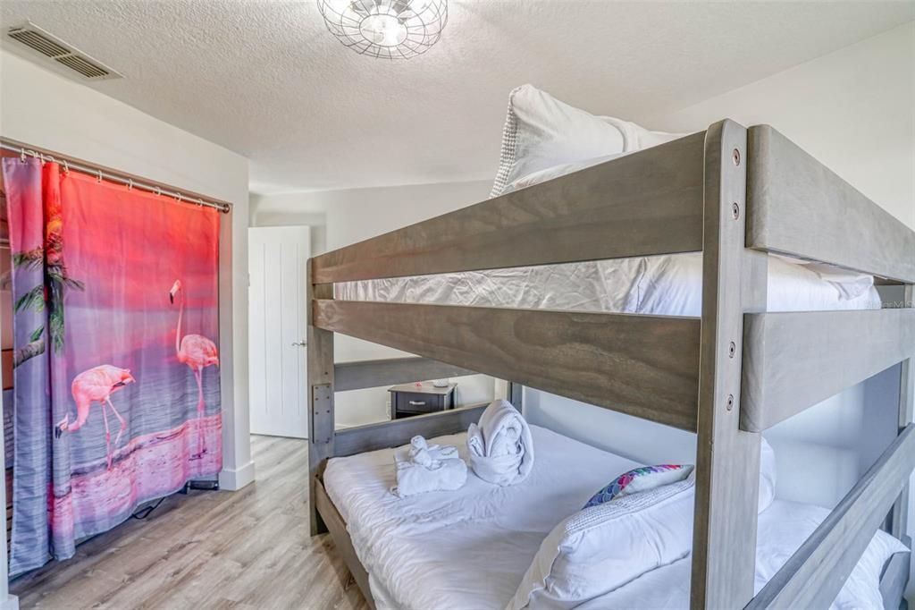 For Sale: $535,000 (2 beds, 2 baths, 1392 Square Feet)