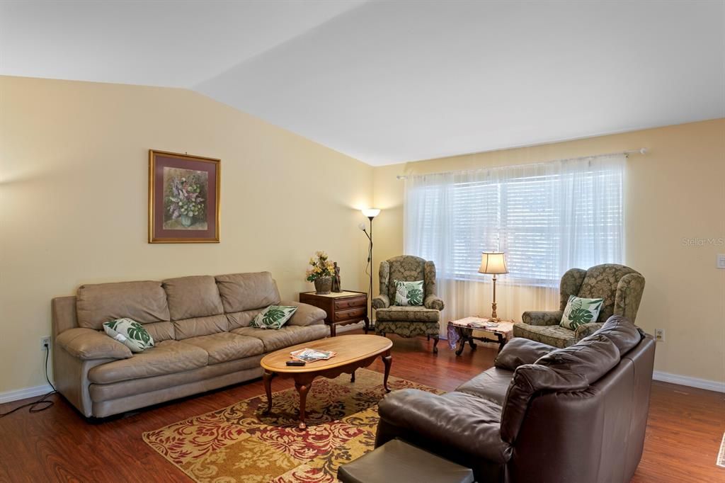 For Rent: $2,400 (3 beds, 2 baths, 1865 Square Feet)