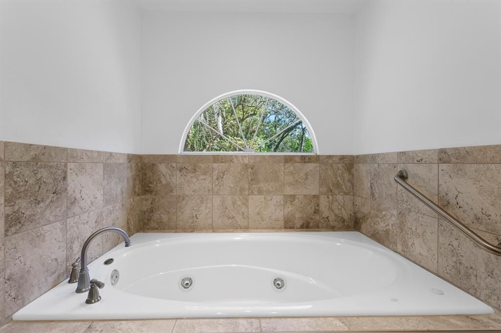 For Rent: $2,400 (3 beds, 2 baths, 1865 Square Feet)