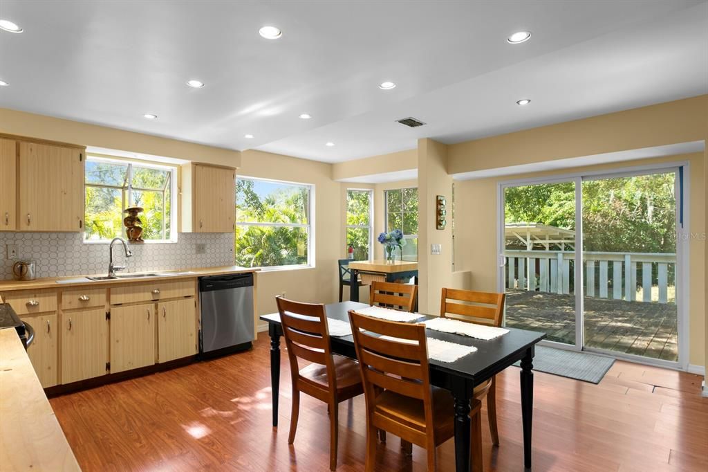 For Rent: $2,400 (3 beds, 2 baths, 1865 Square Feet)