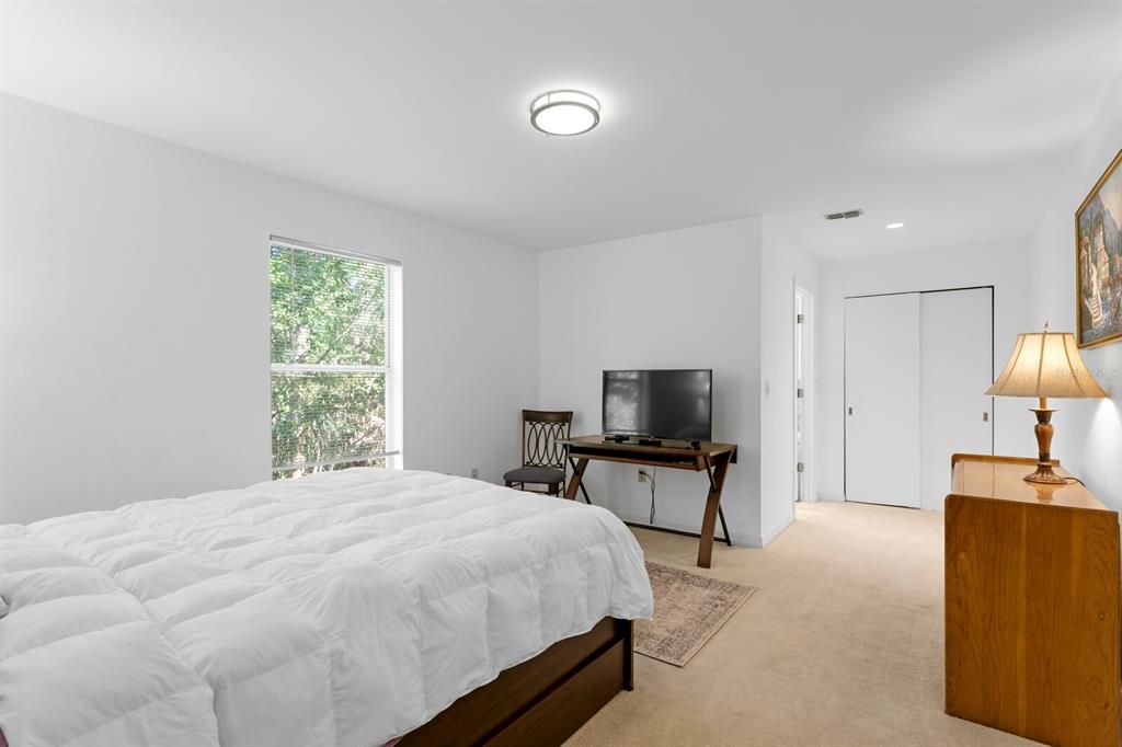 For Rent: $2,400 (3 beds, 2 baths, 1865 Square Feet)