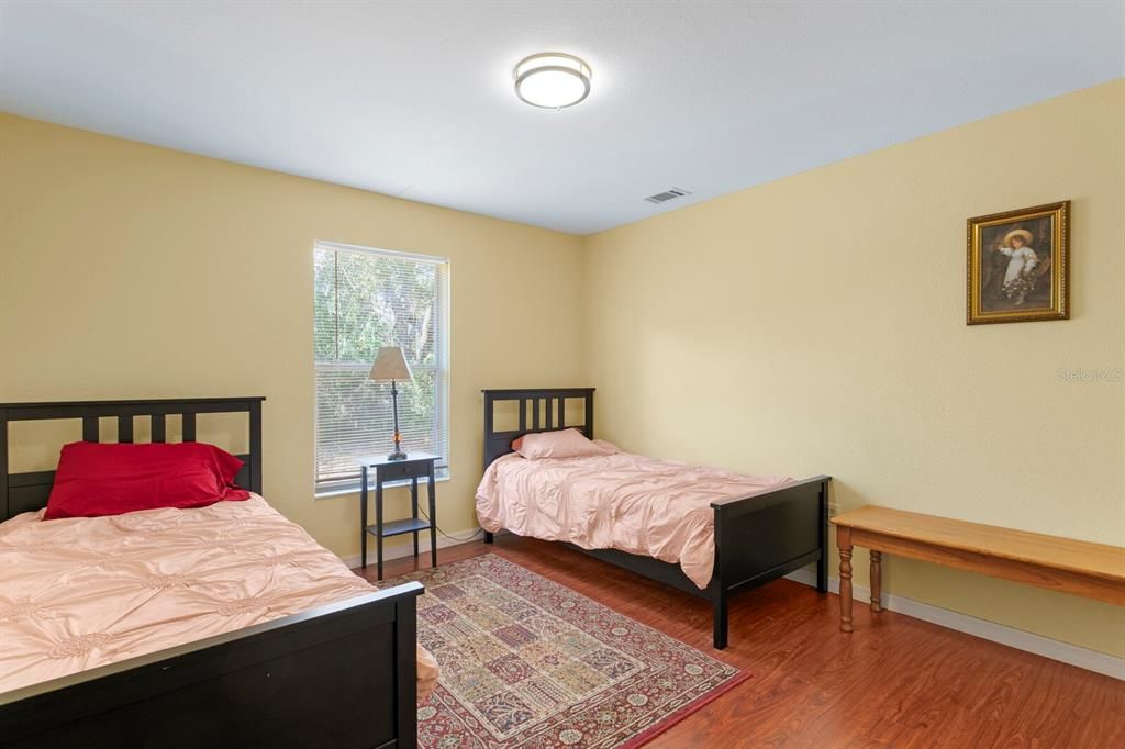 For Rent: $2,400 (3 beds, 2 baths, 1865 Square Feet)