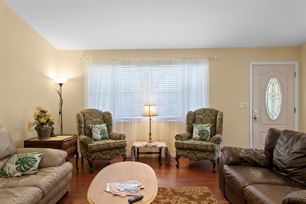 For Rent: $2,400 (3 beds, 2 baths, 1865 Square Feet)