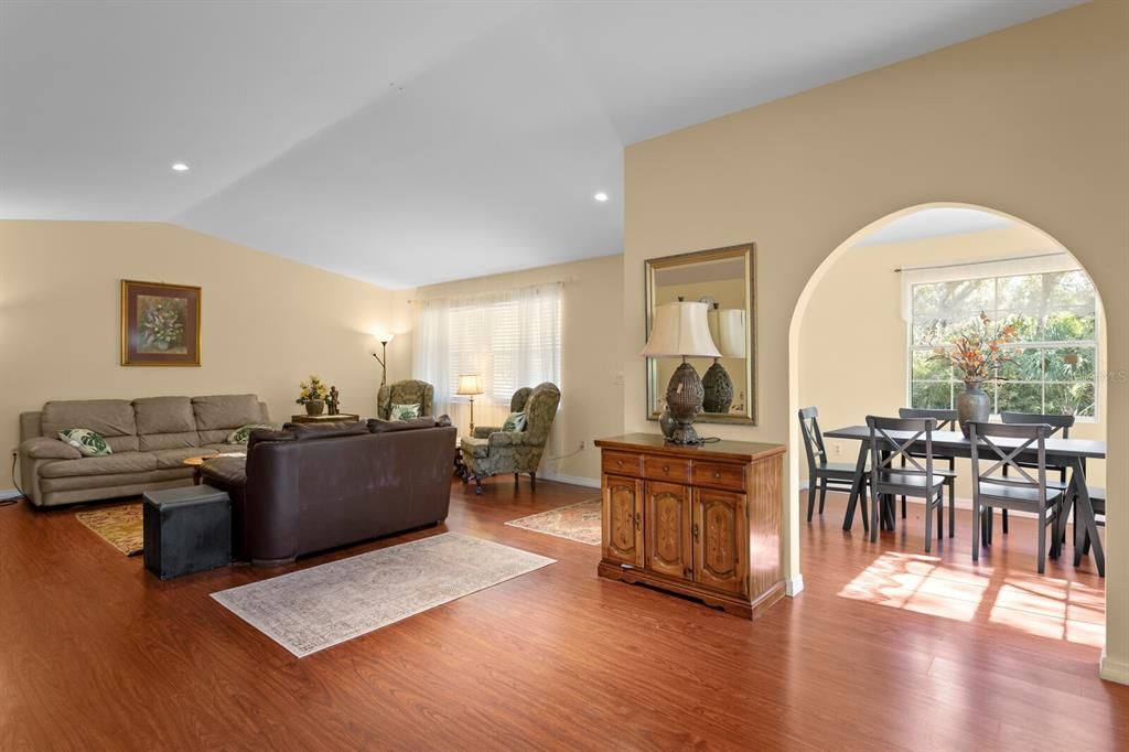 For Rent: $2,400 (3 beds, 2 baths, 1865 Square Feet)