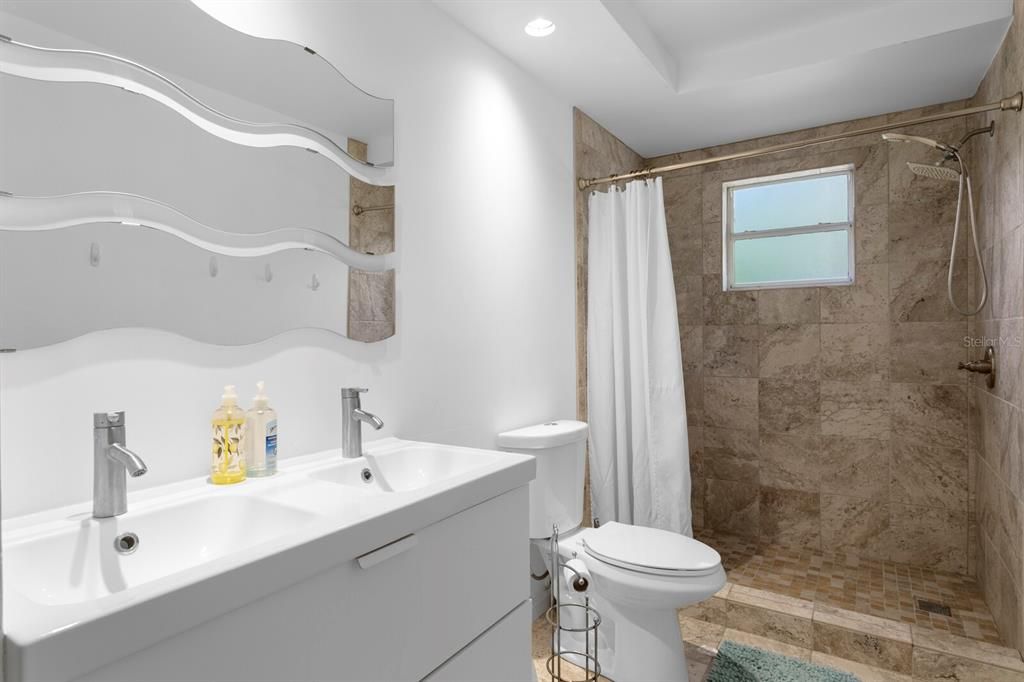 For Rent: $2,400 (3 beds, 2 baths, 1865 Square Feet)