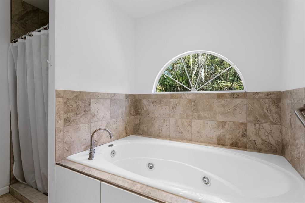 For Rent: $2,400 (3 beds, 2 baths, 1865 Square Feet)