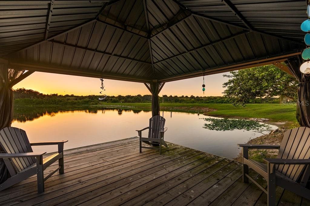 For Sale: $885,000 (3 beds, 2 baths, 1400 Square Feet)