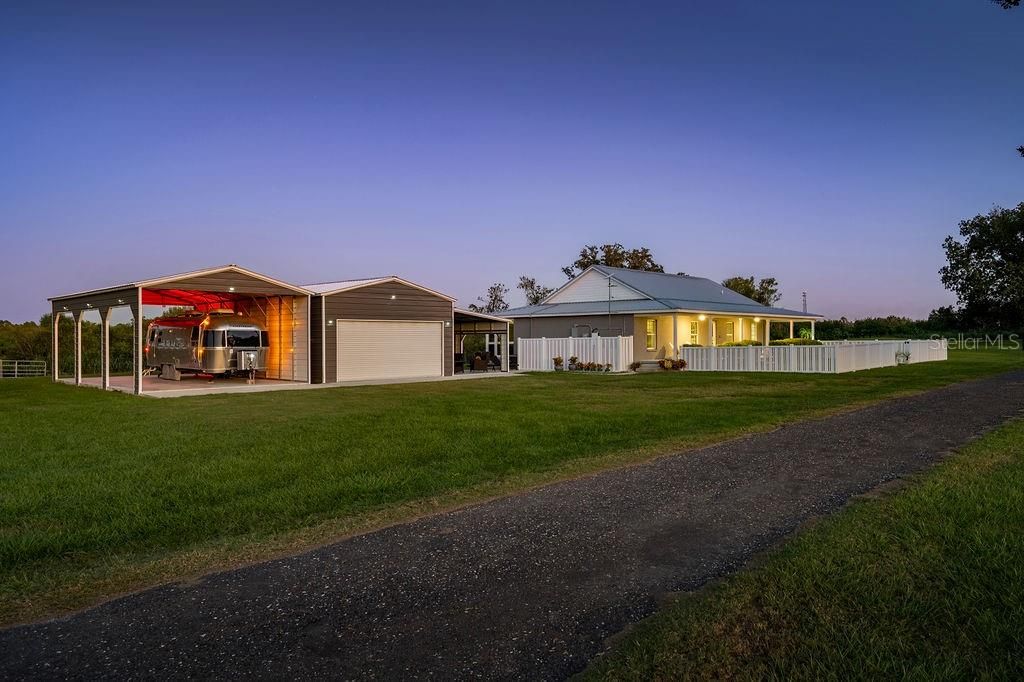 For Sale: $885,000 (3 beds, 2 baths, 1400 Square Feet)