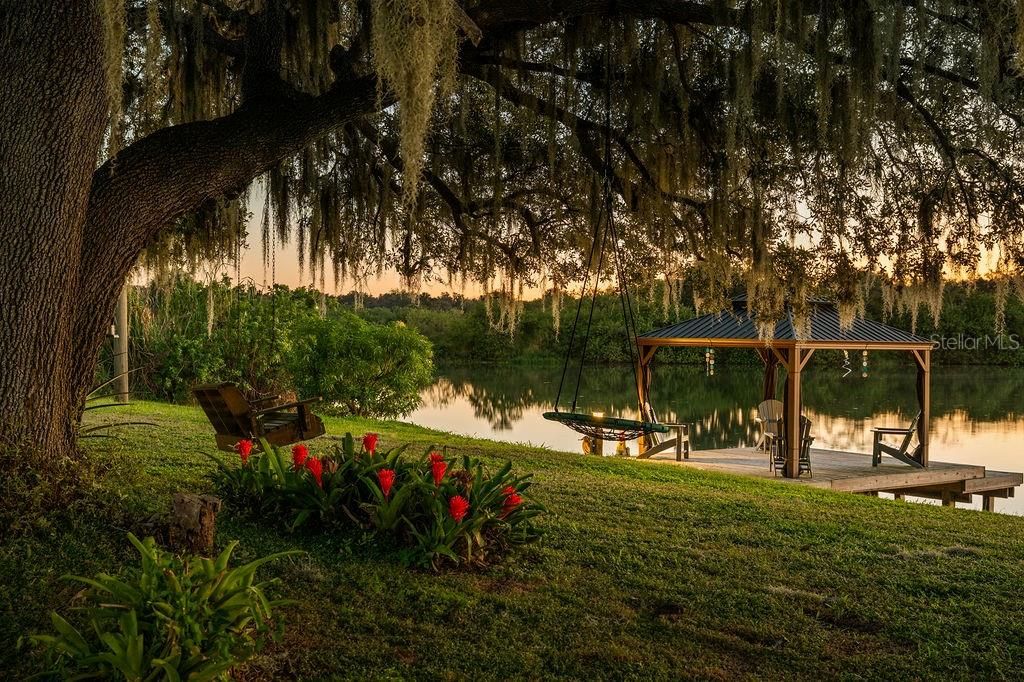 For Sale: $885,000 (3 beds, 2 baths, 1400 Square Feet)