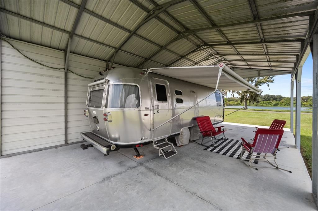 For Sale: $885,000 (3 beds, 2 baths, 1400 Square Feet)