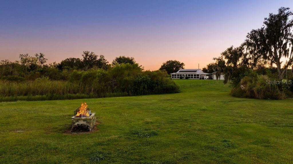 For Sale: $885,000 (3 beds, 2 baths, 1400 Square Feet)