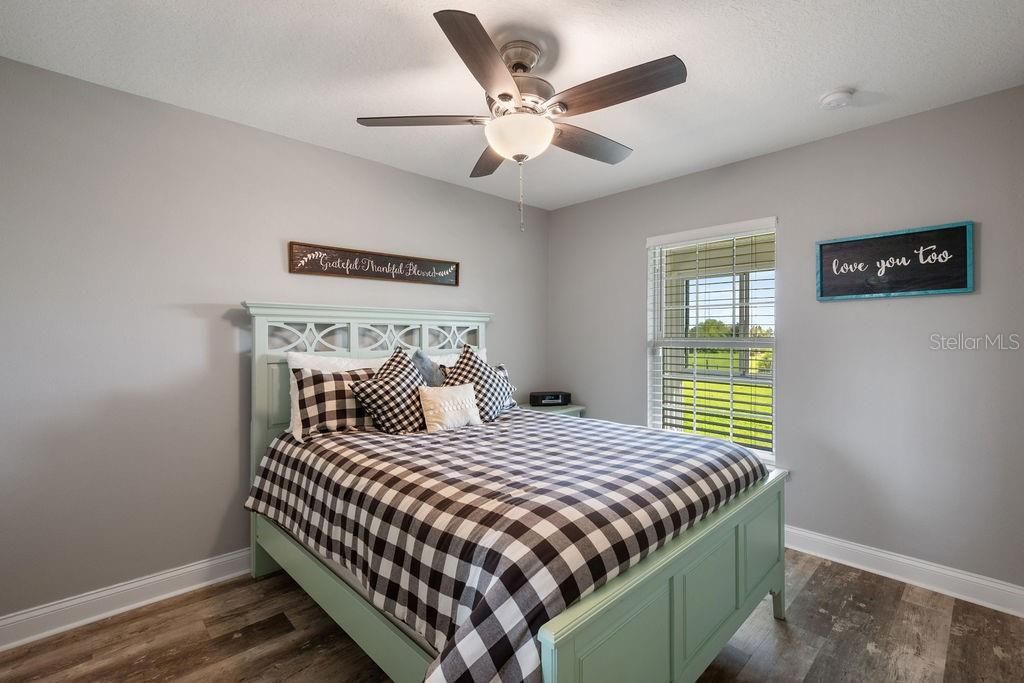 For Sale: $885,000 (3 beds, 2 baths, 1400 Square Feet)