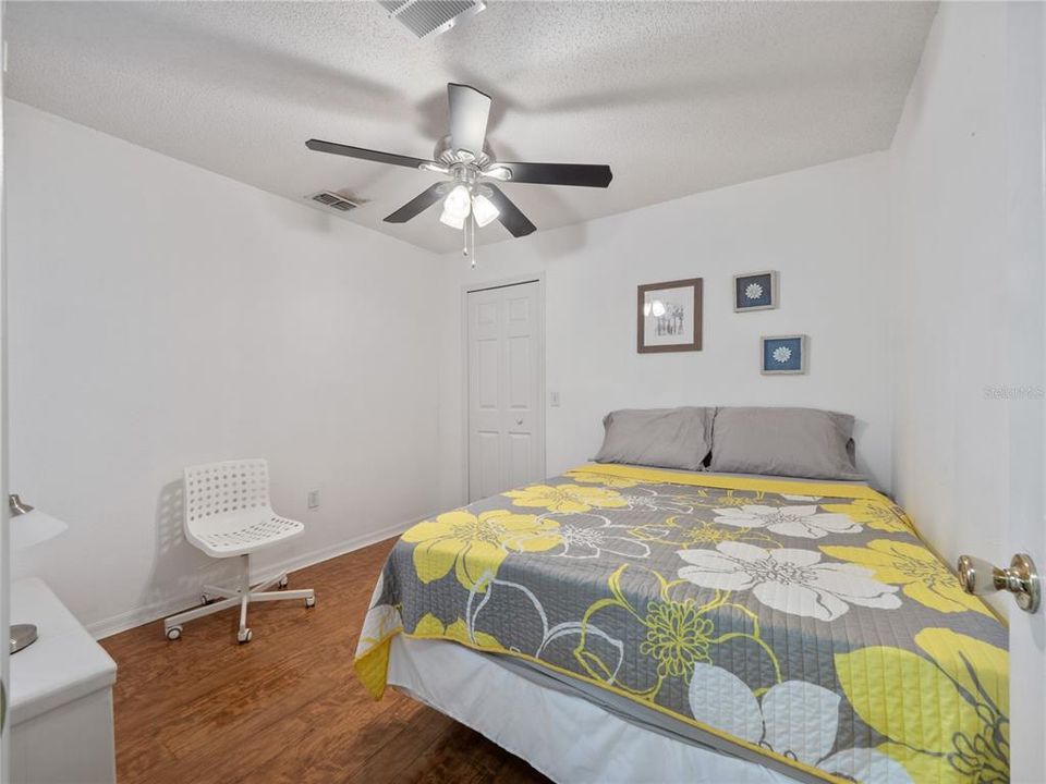 На продажу: $330,000 (3 спален, 2 ванн, 1374 Квадратных фут)