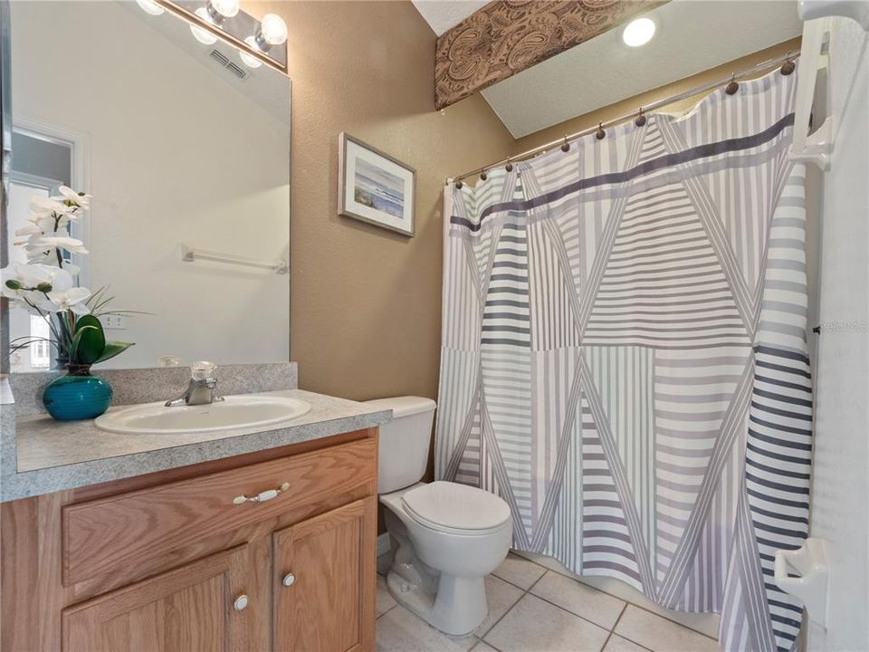 На продажу: $330,000 (3 спален, 2 ванн, 1374 Квадратных фут)