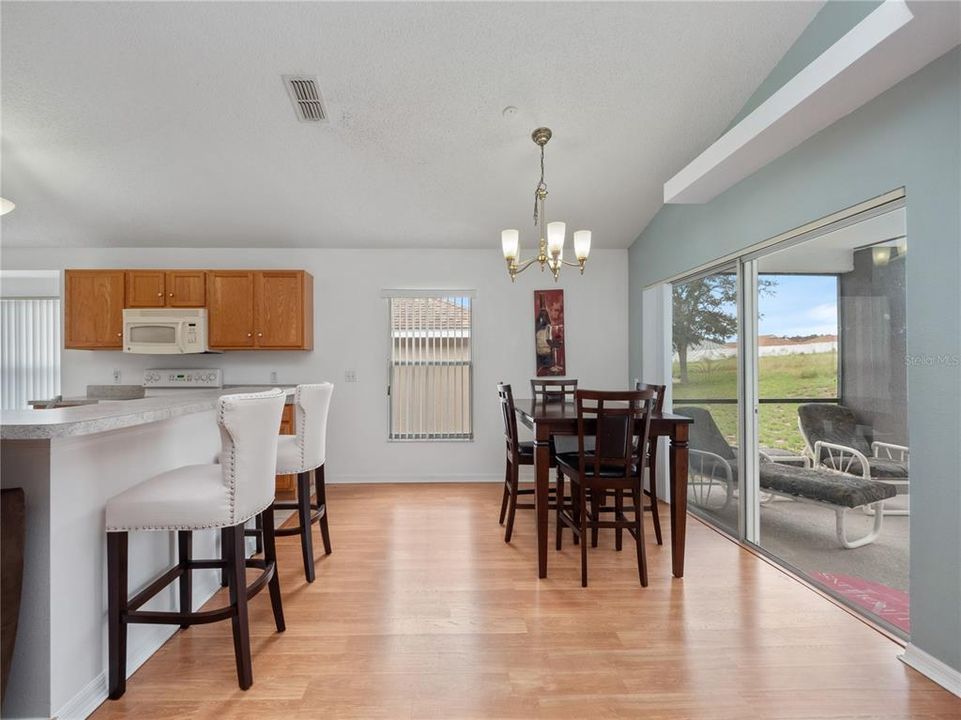 На продажу: $330,000 (3 спален, 2 ванн, 1374 Квадратных фут)