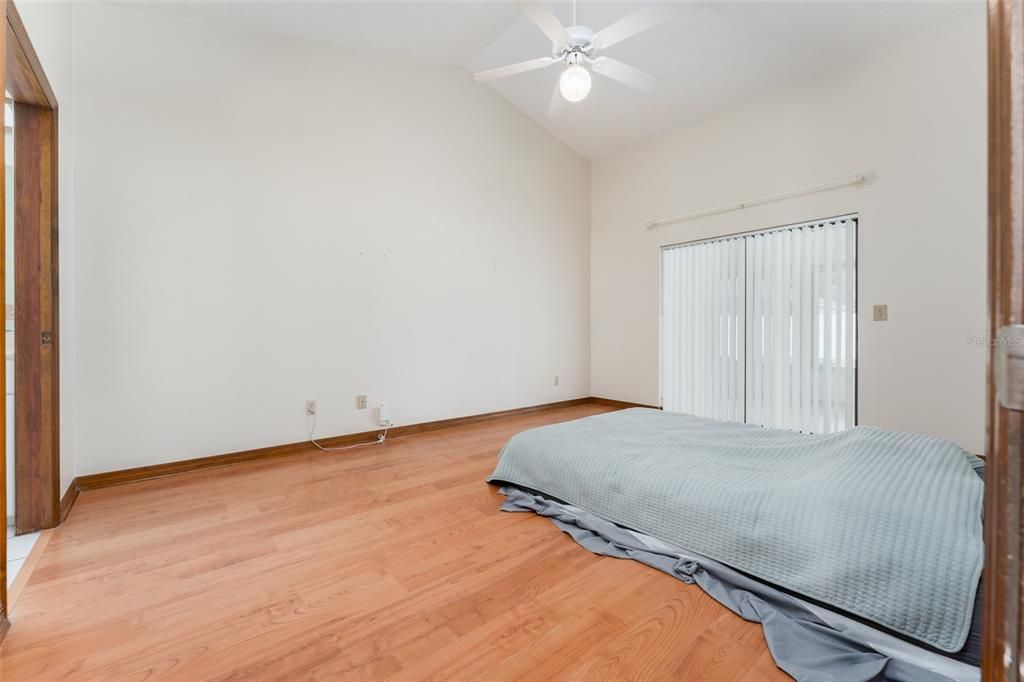 待售: $390,000 (4 贝兹, 2 浴室, 2077 平方英尺)