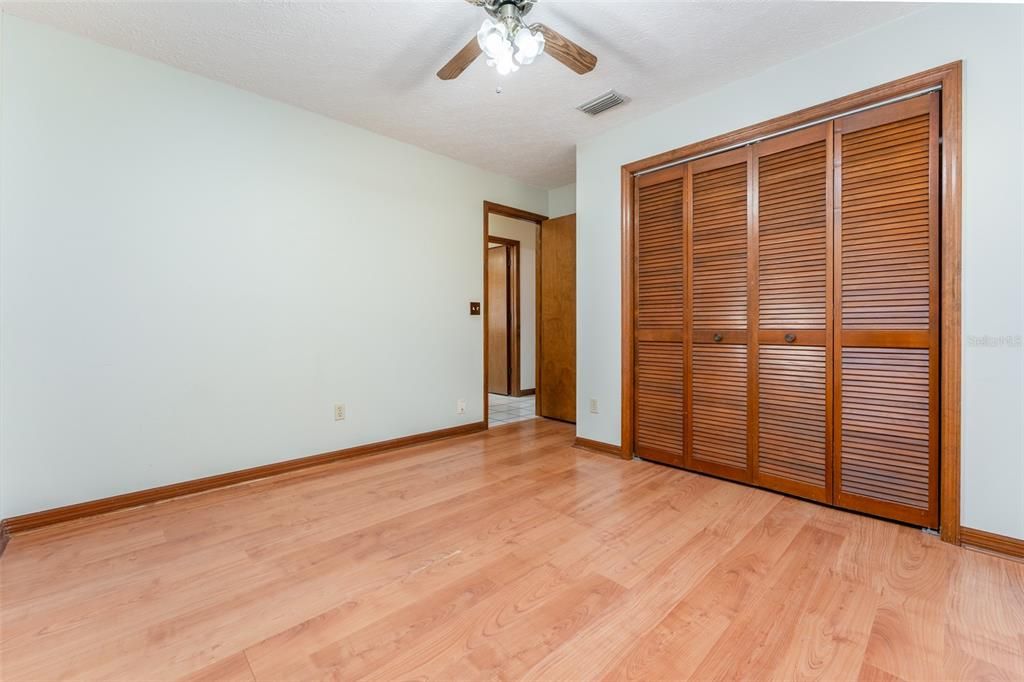 待售: $390,000 (4 贝兹, 2 浴室, 2077 平方英尺)