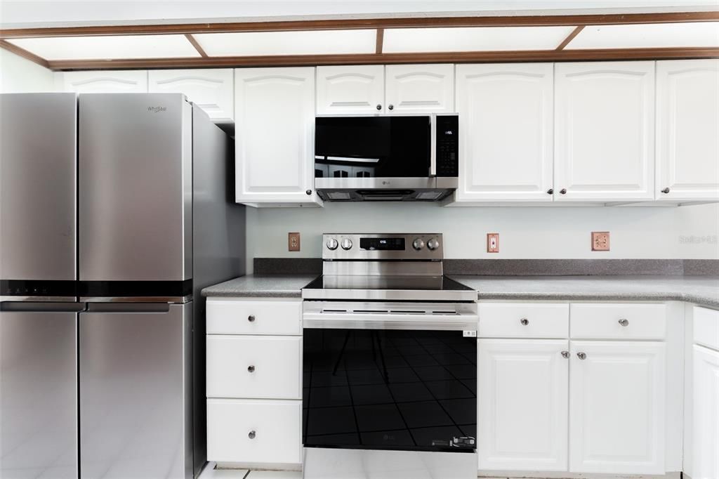 待售: $390,000 (4 贝兹, 2 浴室, 2077 平方英尺)