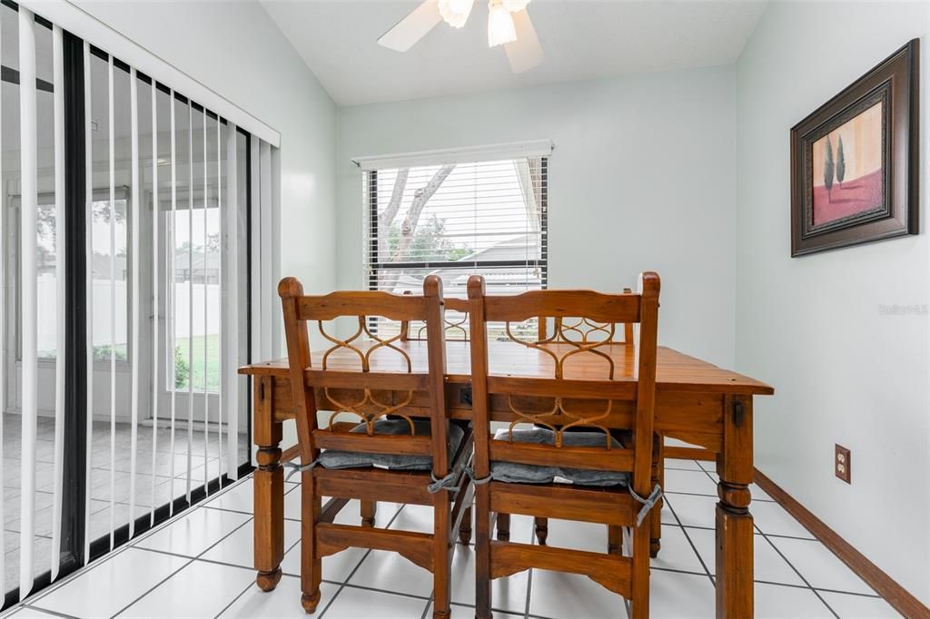 待售: $390,000 (4 贝兹, 2 浴室, 2077 平方英尺)