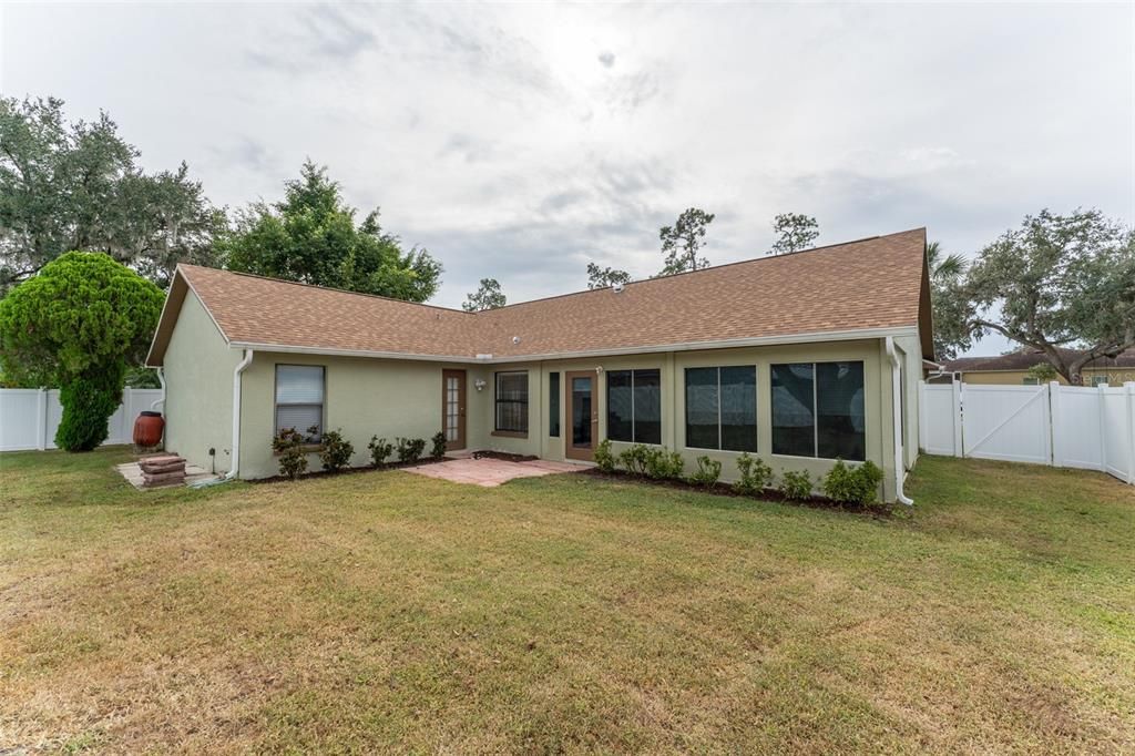 待售: $390,000 (4 贝兹, 2 浴室, 2077 平方英尺)