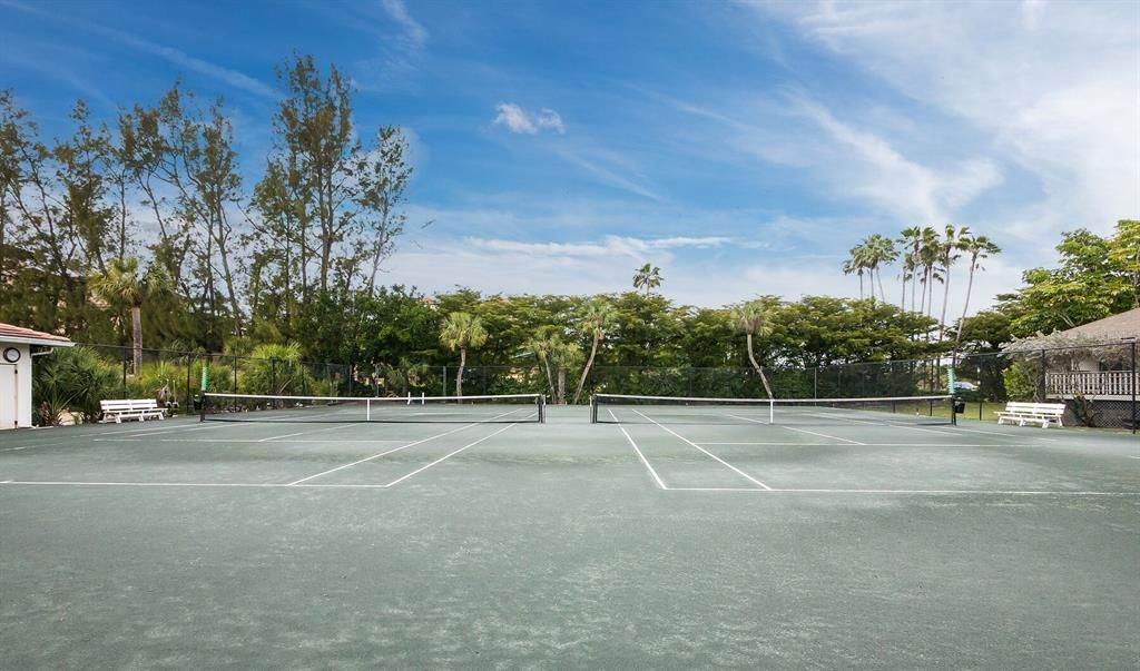 For Sale: $1,395,000 (2 beds, 2 baths, 1235 Square Feet)