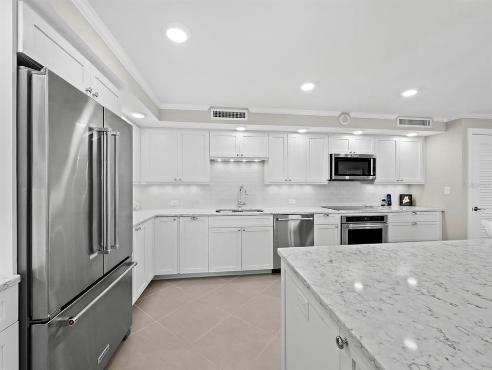 For Sale: $1,395,000 (2 beds, 2 baths, 1235 Square Feet)